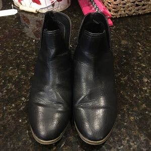 Size 8 black boot